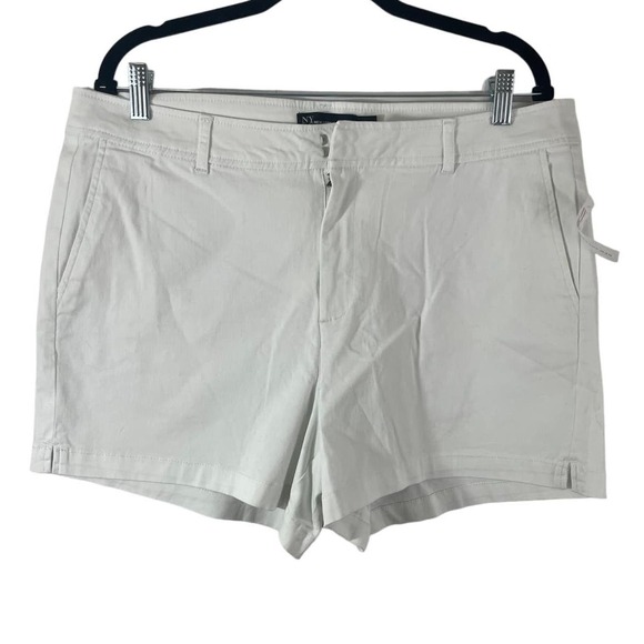 New York & Company Pants - NWT Size 14 NY & Company Women White Classic Shorts Style 4626 Casual Summer